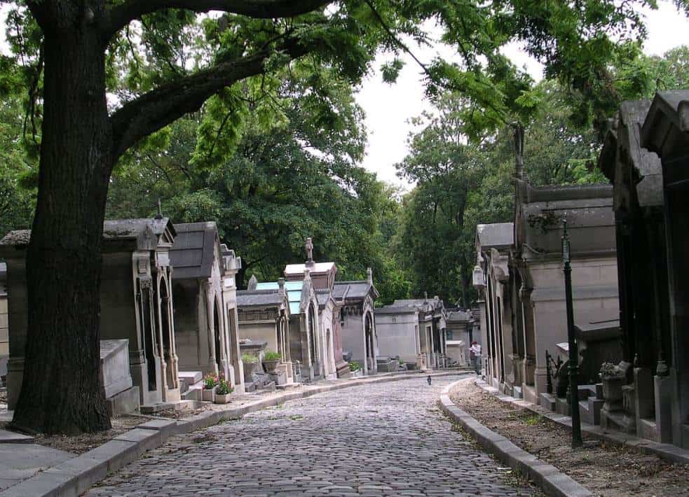Street at pere lachaise cemetery