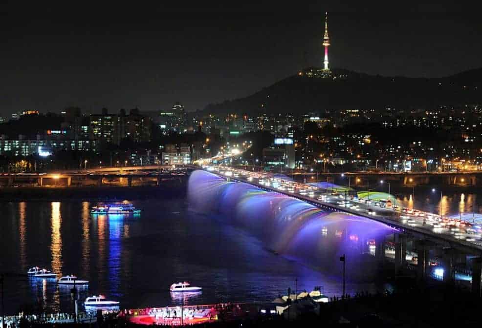 Banpo Bridge at night